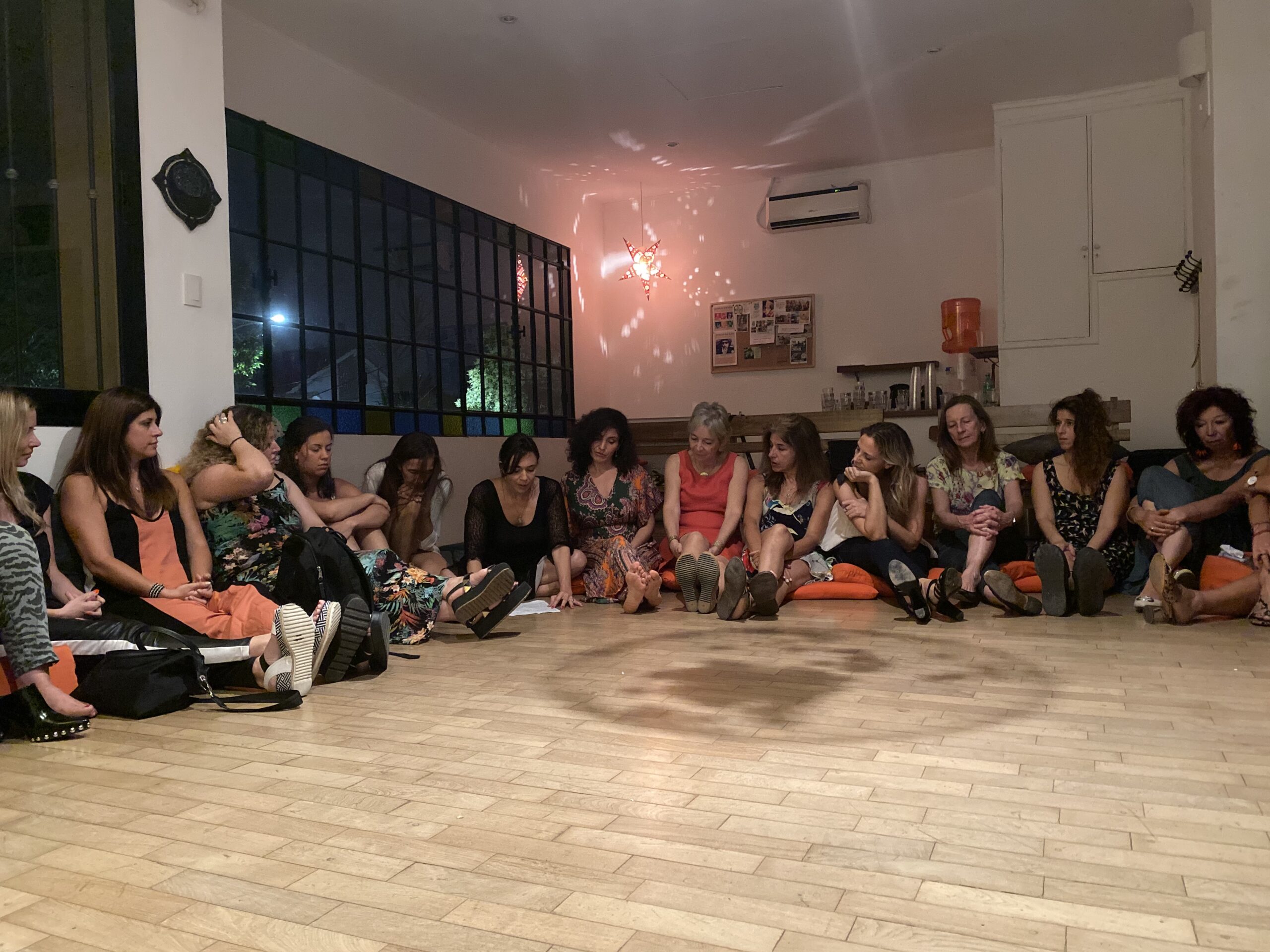 Actividad grupal en la Escuela de Astrología Mariano Quintas